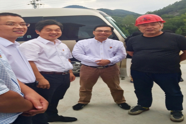 市委常委、區(qū)委書(shū)記葛學(xué)斌視察古堰畫(huà)鄉(xiāng)游客接待中心建設(shè)項(xiàng)目