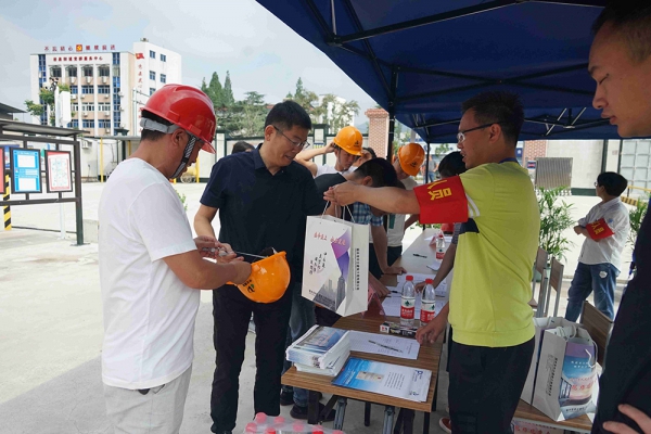 公司副總經理吳韶斌在麗水市“安全生產月”建筑施工安全質量工作現場會暨應急救援演練觀摩會上交流發(fā)言